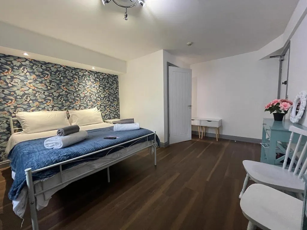Lilyrose Hotel 휫비