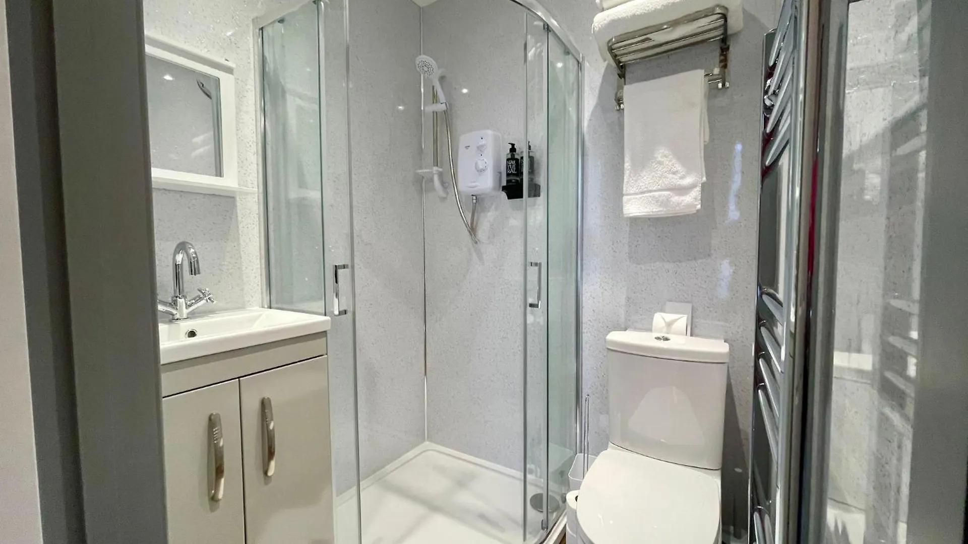 Lilyrose Hotel 휫비 3*,  영국